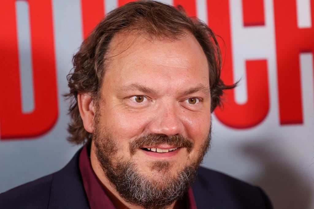 Charly Hübner zieht in einem Improvisationsfilm zurück aufs Dorf.