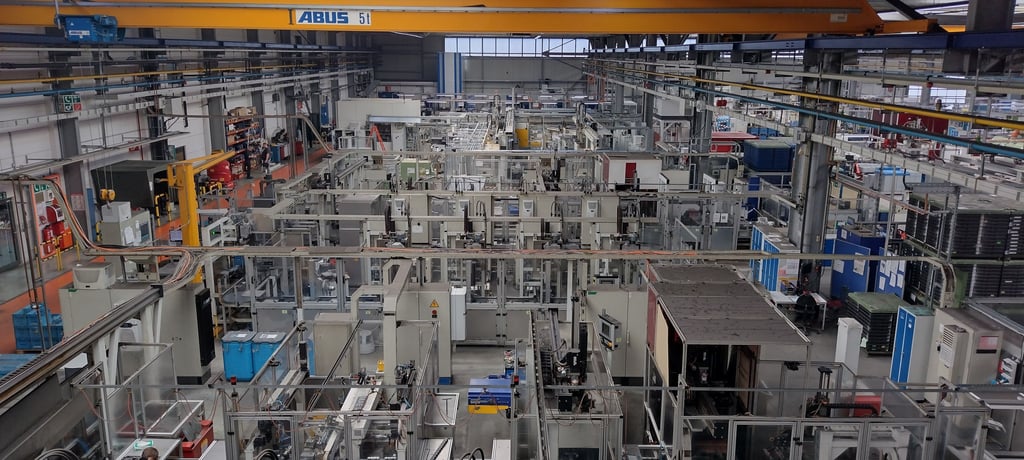 Blick in die Produktionshalle von Linamar Valvetrain in Warnstedt: Der Auto-Zulieferer beschäftigt 130 Mitarbeiter im Thalenser Ortsteil.