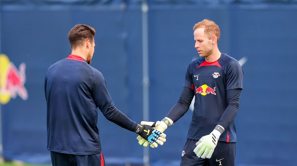 Kollegen und Konkurrenten: die RB-Torhüter Janis Blaswich l.) und Peter Gulacsi