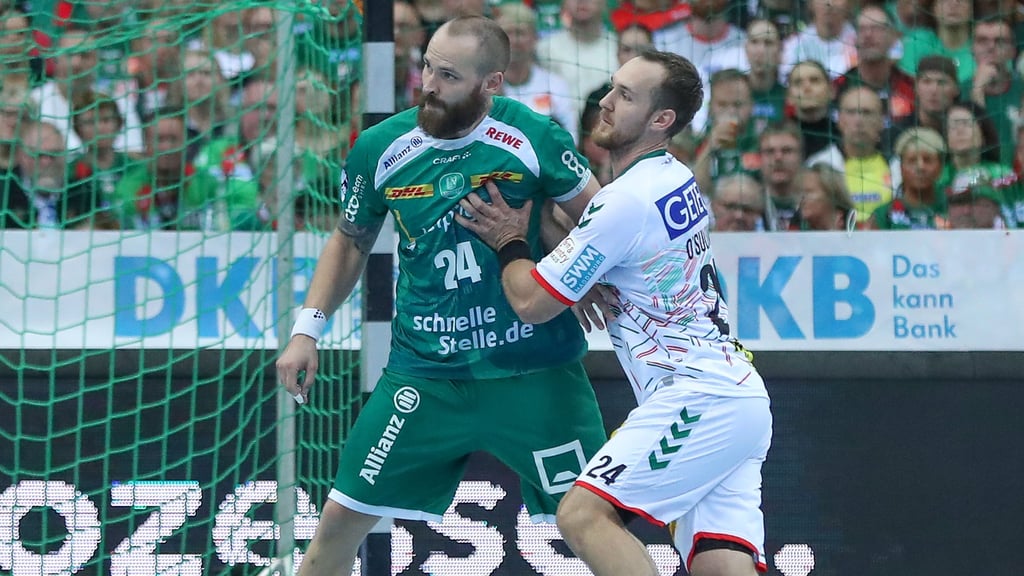 So wie hier gegen DHfK-Kreisläufer Moritz Preuss will Christian O’Sullivan mit dem SCM-Team auch die Ergebnis-Krise wegschieben und am Mittwoch gegen Celje wieder einen Sieg bejubeln.