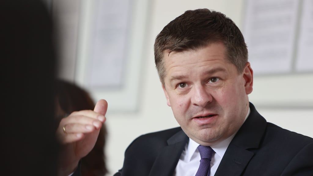 Sachsen-Anhalts CDU-Parteichef Sven Schulze tritt am Samstag beim Landesparteitag zur Wiederwahl an.