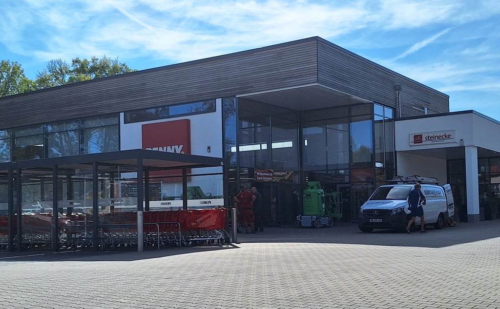 Der Penny-Markt in Althaldensleben wird derzeit umgebaut. Der angrenzende Bäcker ist allerdings regulär geöffnet.