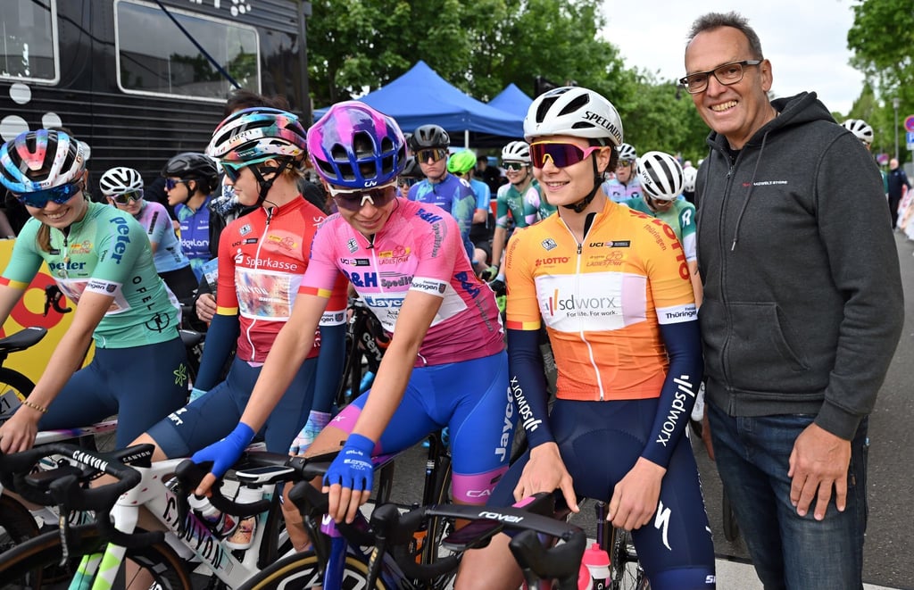Rad-Olympiasieger Olaf Ludwig (r) sieht derzeit keinen deutschen Radsportler in der Weltspitze.
