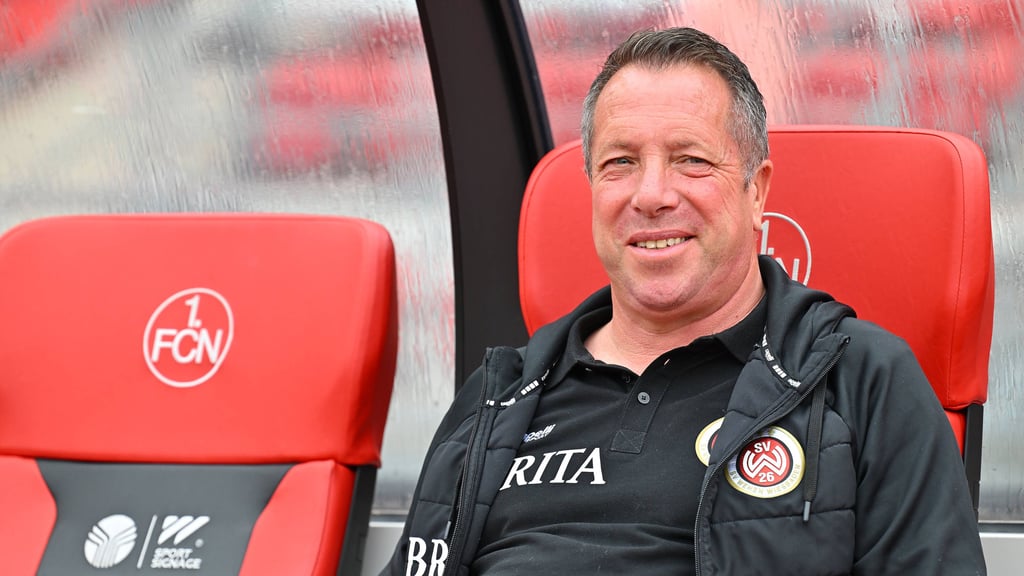 Markus Kauczinski auf der Bank des SVWW.