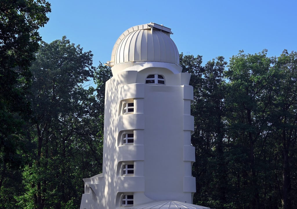Der Einsteinturm, aufgenommen kurz vor der feierlichen Wiedereröffnung.