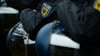 Polizisten der Bundespolizei mit ihren Helmen.