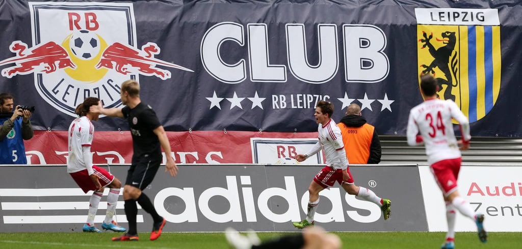 Dominik Kaiser (2.v.r.) traf gegen Wehen Wiesbaden, Yussuf Poulsen (l.) jubelt mit.