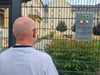 Helmut" S, vor dem Eingang des Offenen Vollzugs in Magdeburg.