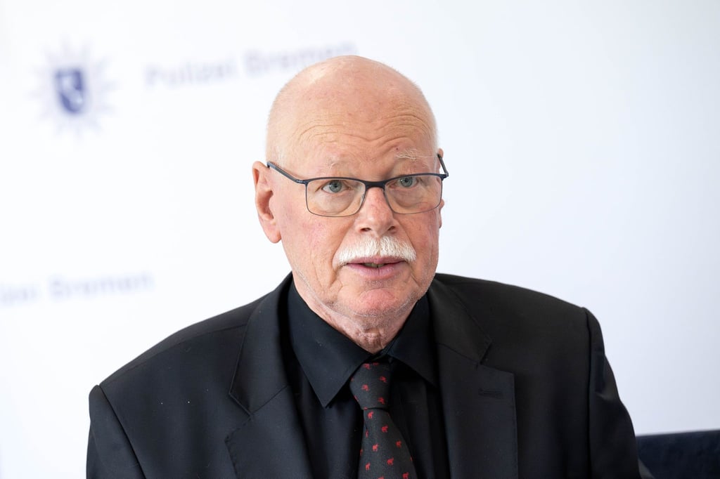 Bremens Innensenator Ulrich Mäurer (SPD) spricht bei einer Pressekonferenz.