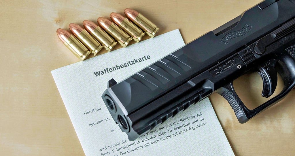 Jäger, Personenschützer oder Sportschützen dürfen Waffen besitzen. Über die Gesinnung der Waffeninhaber wissen Behörden oft nichts.