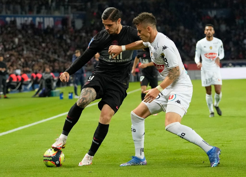 Mauro Icardi (l), 2021 noch im Trikot von Paris Saint-Germain, scheiterte für Galatasaray mit einem Elfmeter-Trick.