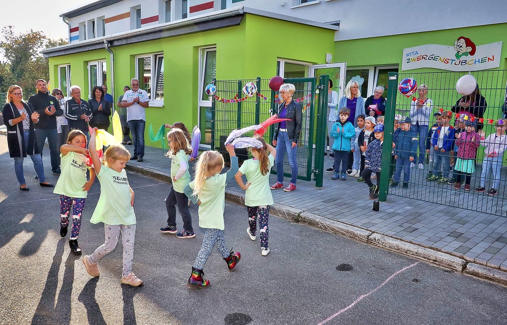 Die Kinder unterhielten die Gäste mit einen kleinen Programm.