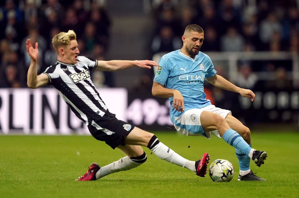 Mateo Kovacic (r) und Manchester City sind im Ligapokal an Newcastle United gescheitert.