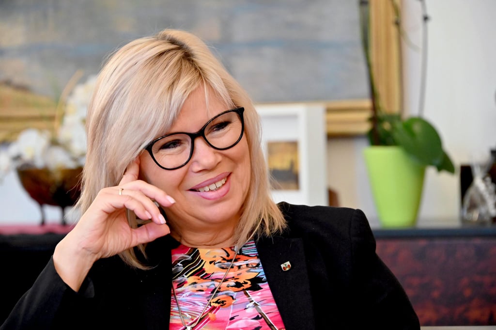 Das Magdeburger Rathaus öffnet am 30. September für Besucher. Im Frankesaal können mit Oberbürgermeisterin Simone Borris Selfies gemacht werden.