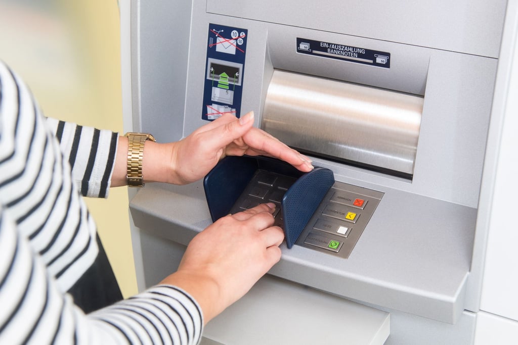Wer die Zahlenkombination der PIN mit Geschichten und Bildern verknüpft, kann sie sich leichter merken.