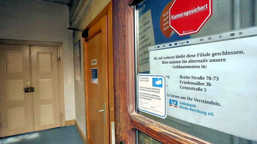 Diese Bankfiliale in Nienburg musste nach der Sprengung für längere Zeit geschlossen bleiben, da die Reparaturarbeiten so lange andauerten.