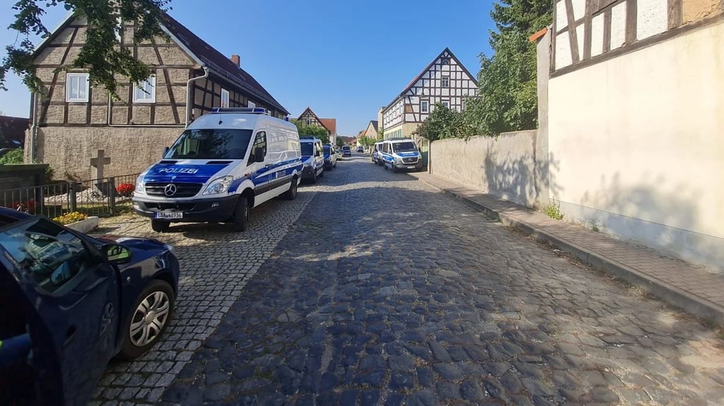 Razzia im Burgenlandkreis: Im Süden des Landkreises sind zwei Objekte durchsucht worden.