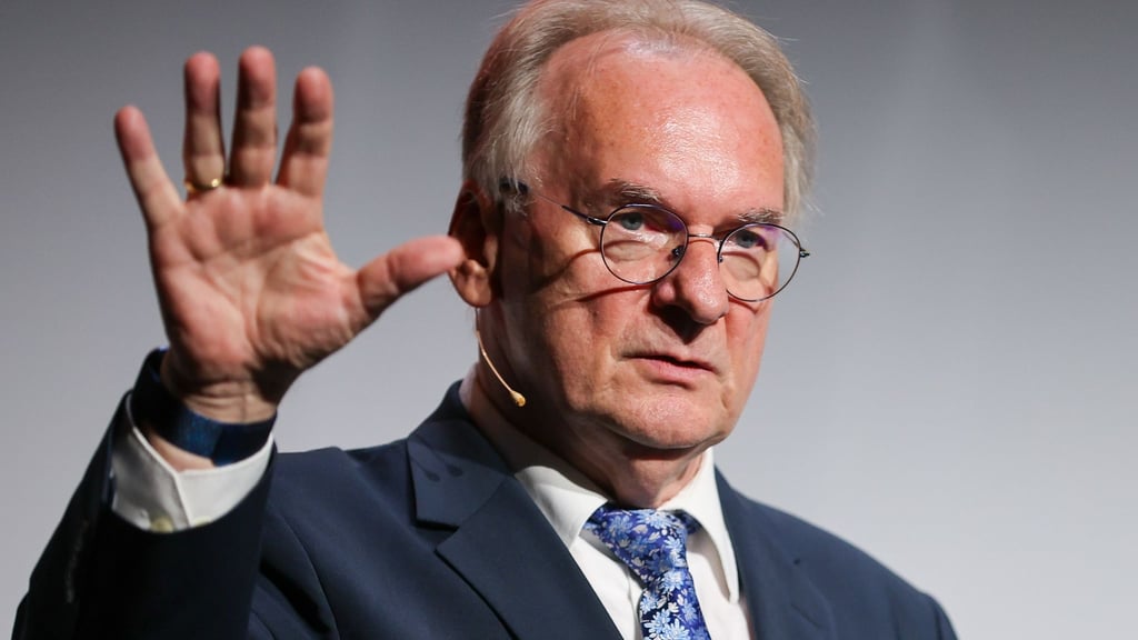 Sachsen-Anhalts Ministerpräsident Reiner Haseloff spricht in Leipzig.