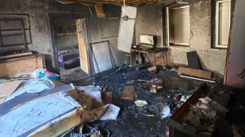 Völlig verkohlt ist das Jugendzimmer in einem Einfamilienhaus in Golbitz, in dem der Brand ausbrach.