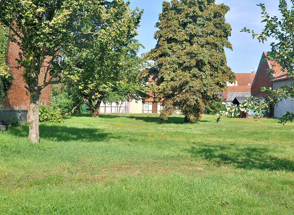 Blick über das Gelände des früheren Evangelischen Kindergartens in Osterburg.