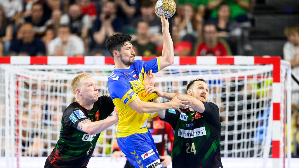 Magnus Saugstrup (l.) und Christian O'Sullivan (r.) könnten wie im Champions-League-Finale bei der Klub-WM erneut aus Alex Dujshebaev und KS Kielce treffen.