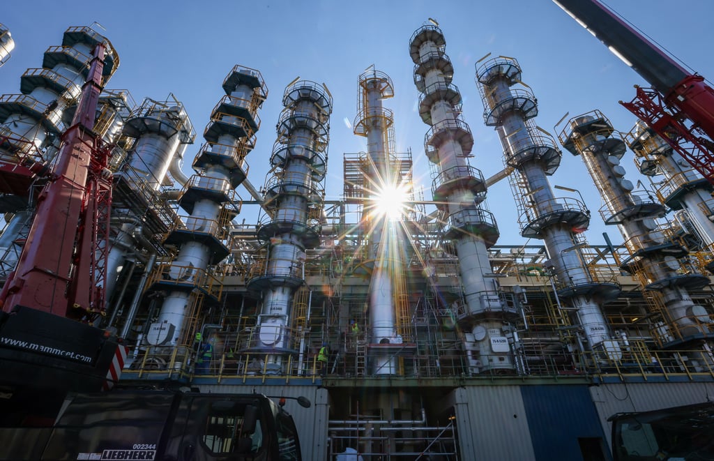 Sachsen-Anhalt schwächelt vor allem die chemische Industrie, etwa in Leuna (Saalekreis)