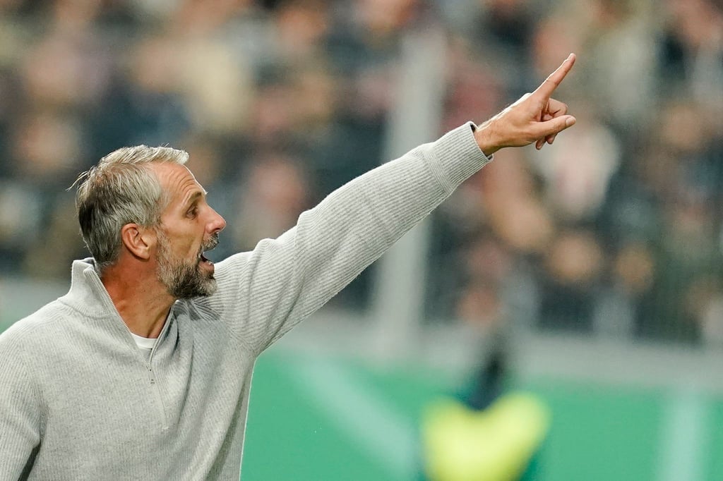 Leipzigs Trainer Marco Rose gestikuliert.