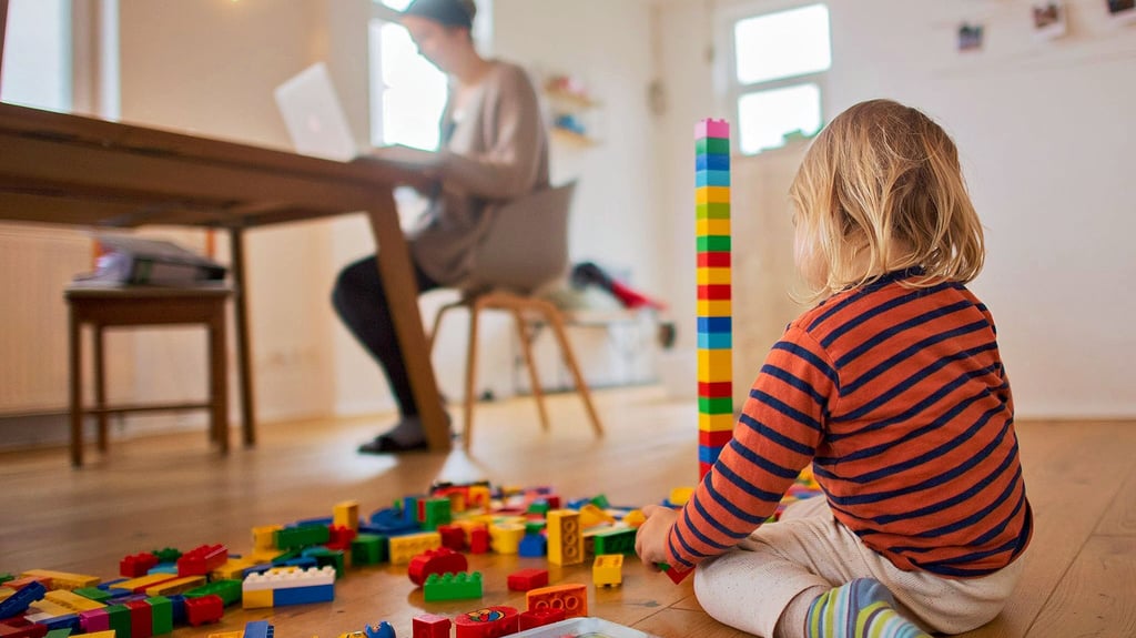 Viele Eltern wollen Job und Kinderbetreuung unter einen Hut bringen. Doch klappt das immer?