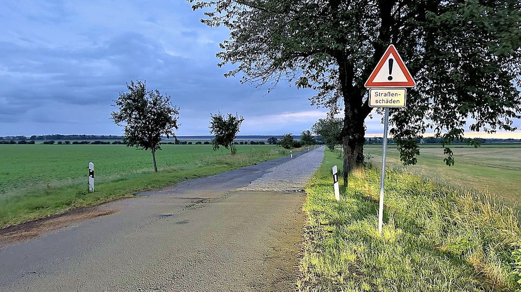 Die Kreisstraße 1301 von Egeln nach Hakeborn befindet sich in einem sehr schlechten Zustand. Der Salzlandkreis will daraus eine Fahrradstraße machen.