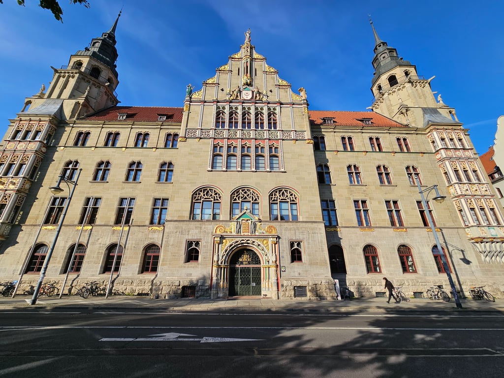 Symbolfoto - Blick auf das Landgericht Halle.