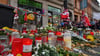 Nach dem rechtsextremen Anschlag in Halle erinnerten damals zahlreiche Bürger mit Blumen und Kerzen vor dem Kiez-Döner an die Opfer.