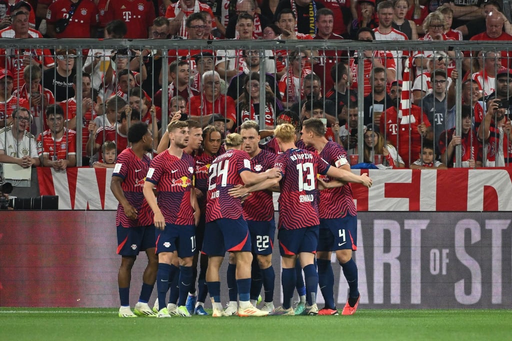 Die Leipziger Spieler bejubeln das 0:1.