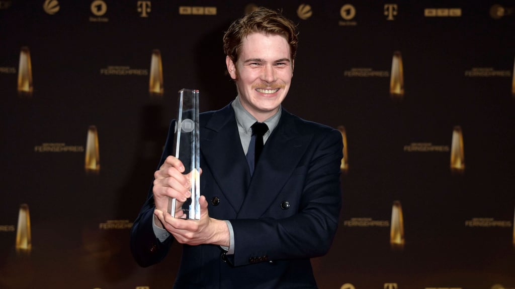 Philip Froissant gewann beim diesjährigen Deutschen Fernsehpreis eine Auszeichnung für seine Leistung in seiner Rolle als Franz Joseph in der Netflix-Adaption "Die Kaiserin". Seine Rede sorgte jedoch für einen Eklat.