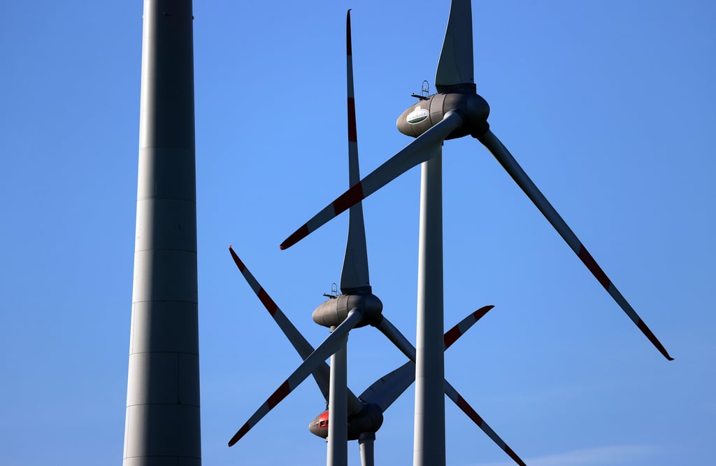 Im Windpark bei Biere will ein Investor sieben neue Windkraftanlagen errichten. Längst nicht alle Mitglieder im Gemeinderat Bördeland sind für das Vorhaben zu begeistern.