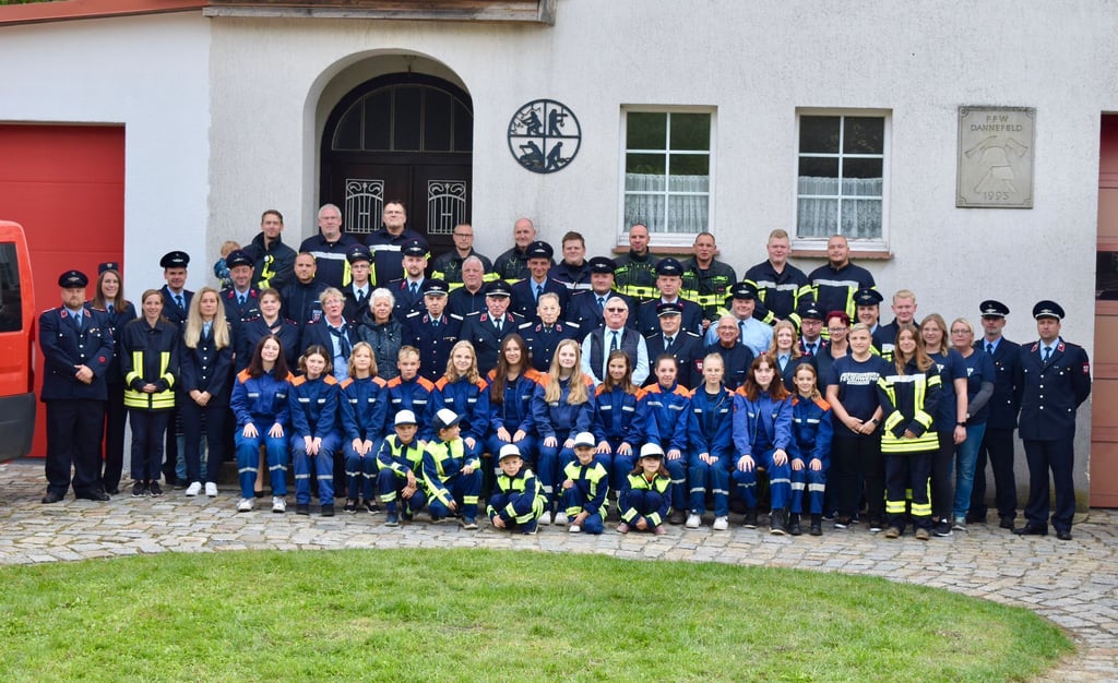Die Freiwillige Feuerwehr Dannefeld feierte ihr 90-jähriges Bestehen.