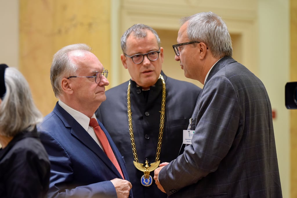 In der Leopoldina hatten Ministerpräsident Reiner Haseloff, Gerald Haug und Andreas Voßkuhle (von links) Gelegenheit zum Austausch.