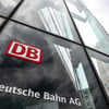 Der Schriftzug mit Logo steht an der Zentrale der Deutschen Bahn in Berlin. Bei der DB steht ein Fahrplanwechsel an.