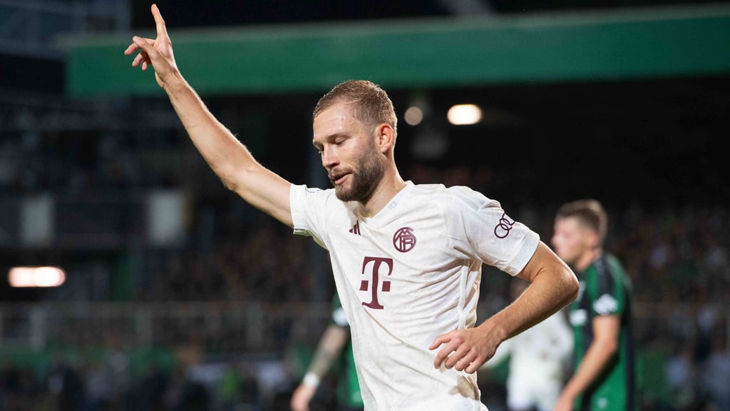 Bejubelt seinen Treffer im DFB-Pokal gegen Preußen Münster: Ex-RB-Profi Konrad Laimer im Trikot des FC Bayern München.