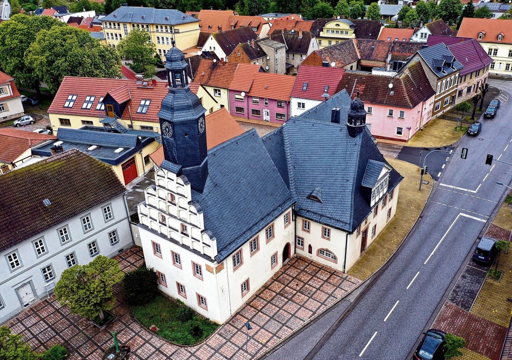 Symbolfoto - Blick auf das Rathaus in Allstedt.