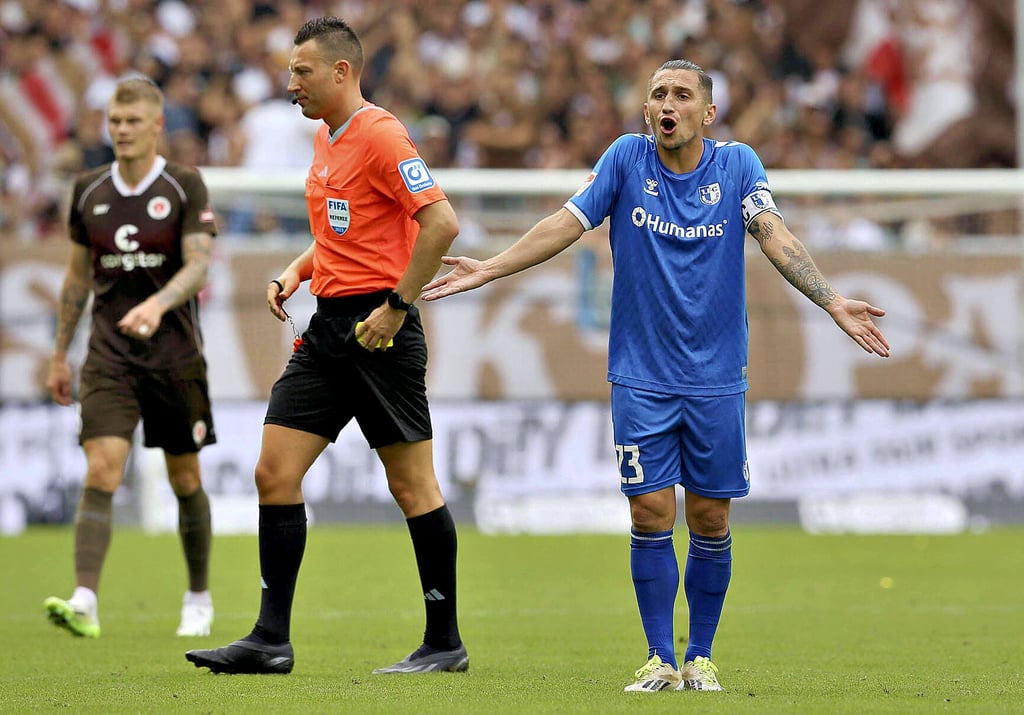 Die Robustheit des FCM wird ab und an auch mal bestraft: So zeigte Schiedsrichter Sven Jablonski im Spiel beim FC St. Pauli Baris Atik eine der insgesamt 18 Gelben Karten für Blau-Weiß in dieser Saison.