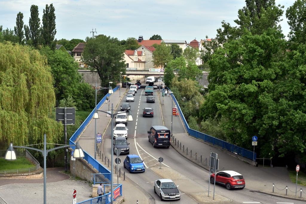 Die Saalebrücke in Weißenfels ist eine wichtige Verkehrsader für die Stadt.