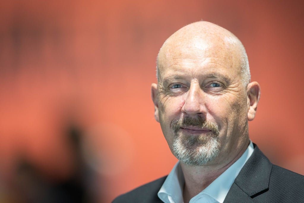 Carsten Meyer-Heder (CDU) lächelt während des Landesparteitags der CDU Bremen.