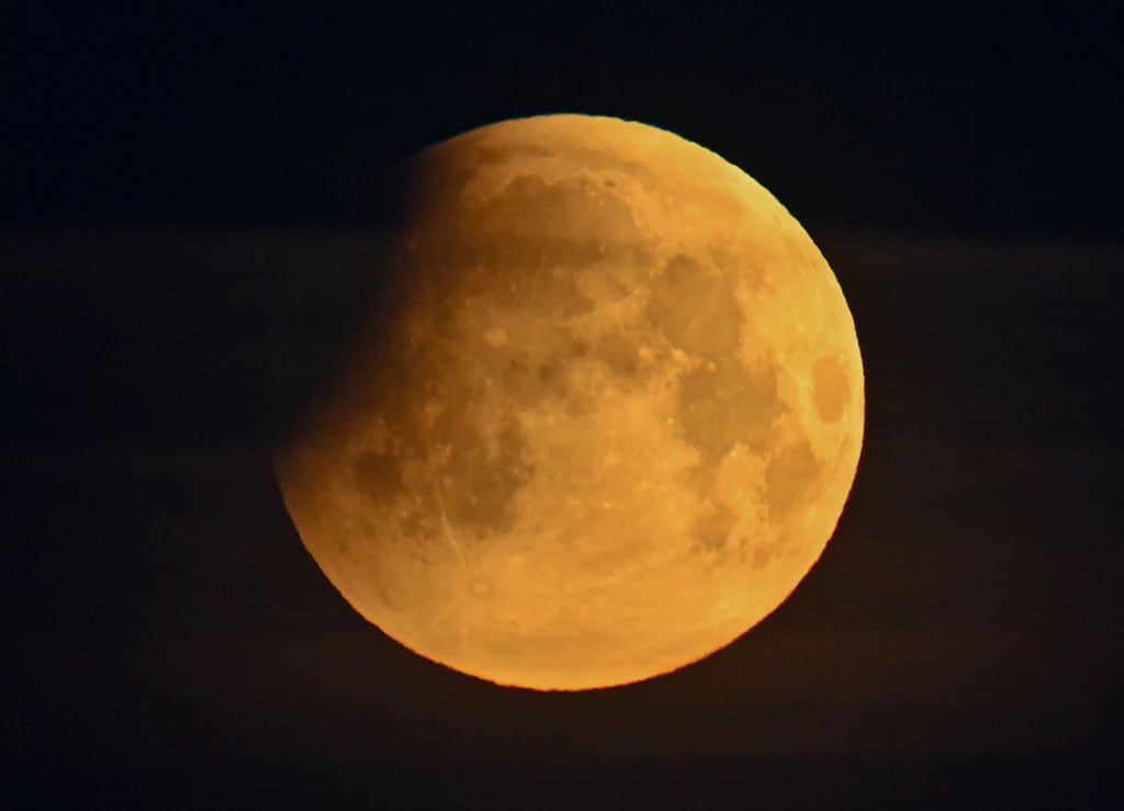 Der Monat Oktober bietet eine partielle Mondfinsternis, die in ihrer vollen Länge von Mitteleuropa aus zu beobachten ist. (Archivbild)