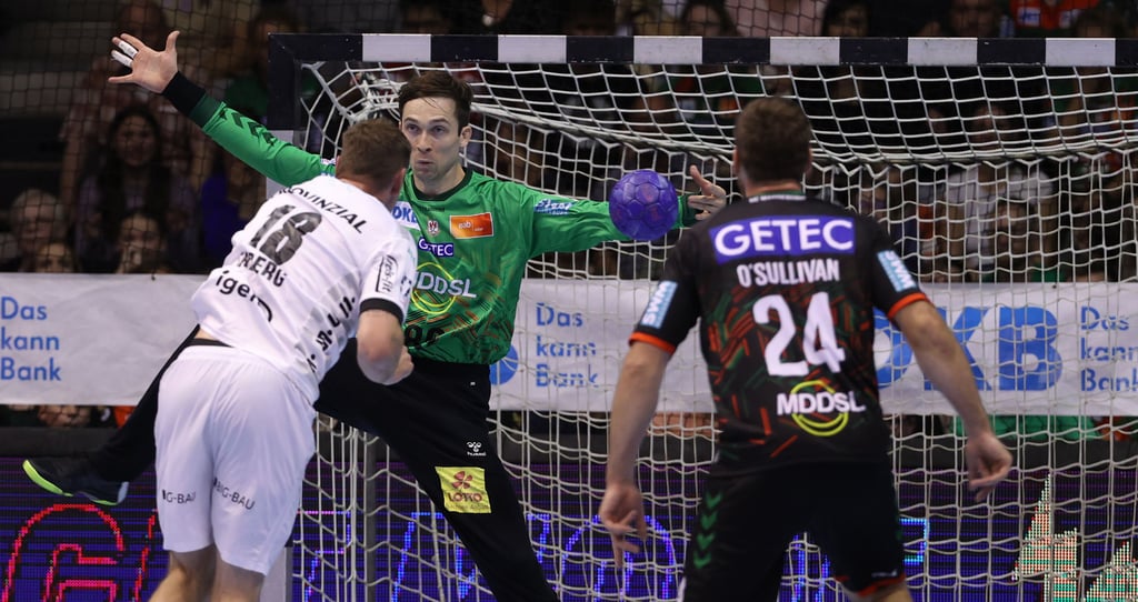Nikola Portner war erneut in Top-Form und pariert hier sogar einen Siebenmeter von Niclas Ekberg.