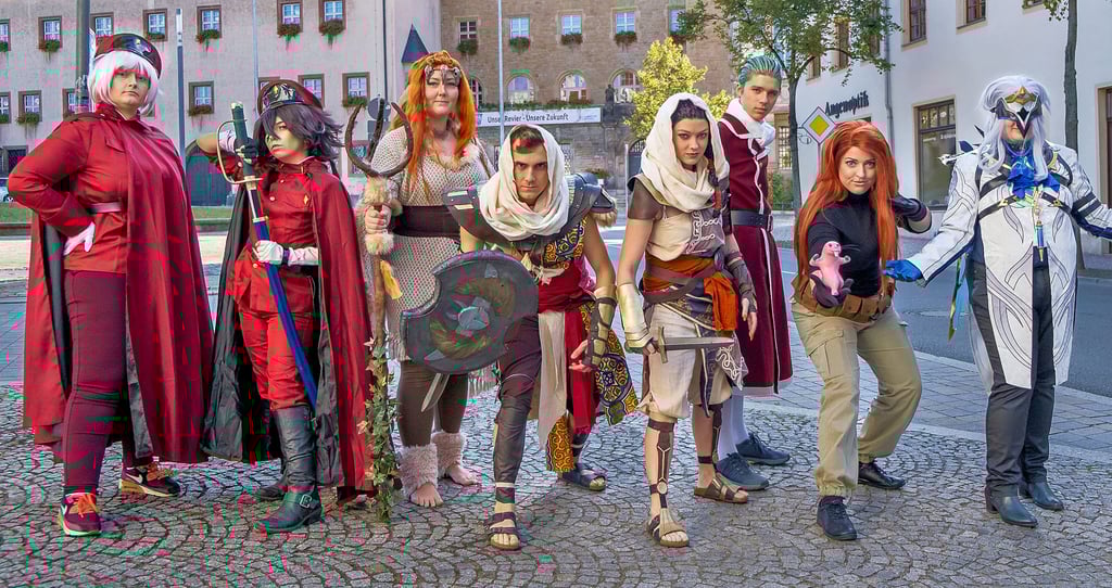Cosplayer auf dem Altmarkt von Zeitz. Gleich geht es zum Fotoshooting in das unterirdische Gangsystem.