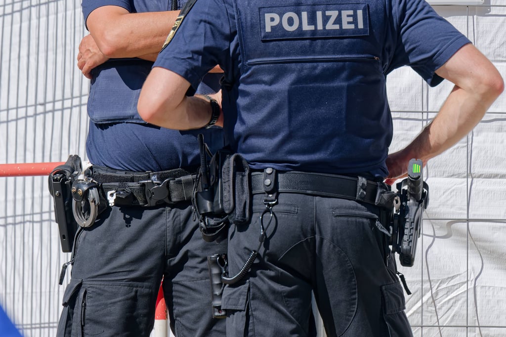 Um am Samstag die Sicherheit der Fußballfans zu gewährleisten, wird die Polizei in Magdeburg kurzfristig in das Verkehrsgeschehen eingreifen.