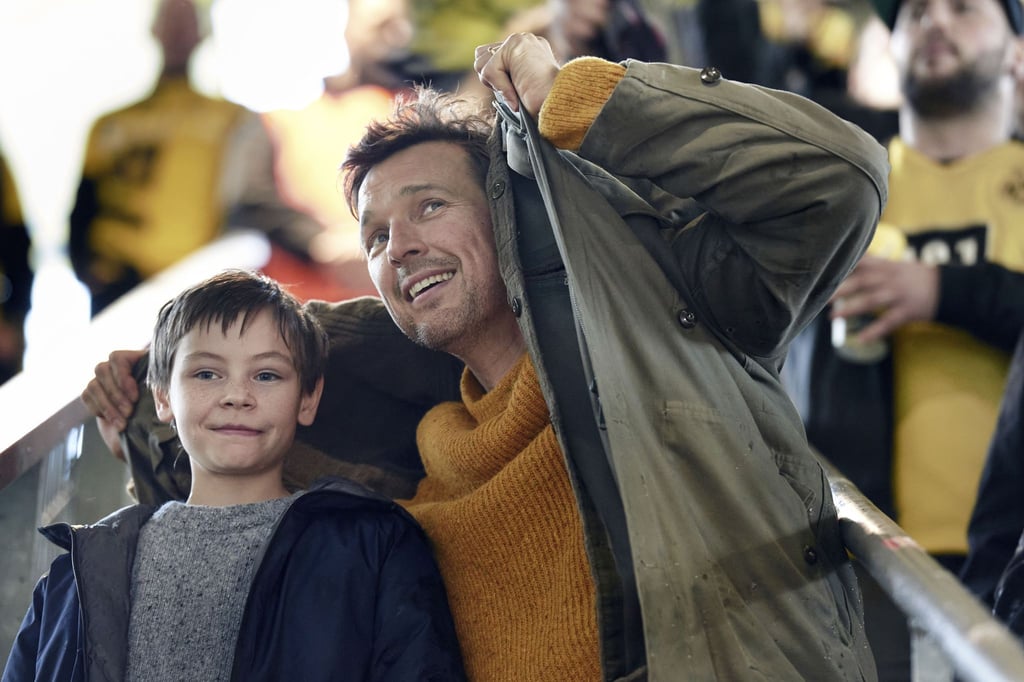 Florian David Fitz (r) als Mirco und Cecilio Andresen als Jason im Film „Wochenendrebellen“.