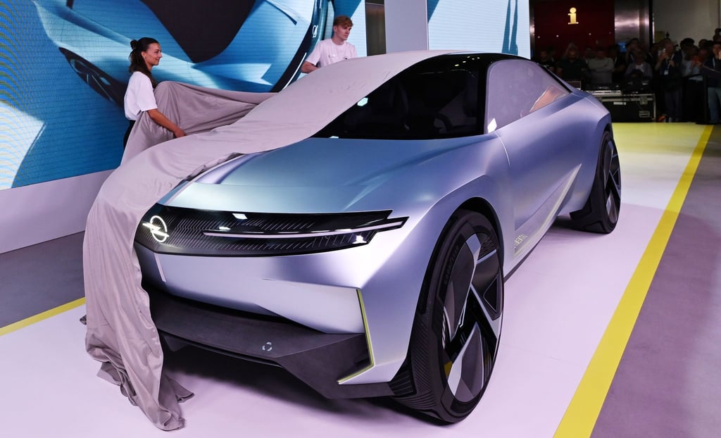 Opel enthüllt das elektrische Konzeptauto Experimental beim Pressetag der Auto- und Verkehrsmesse IAA.