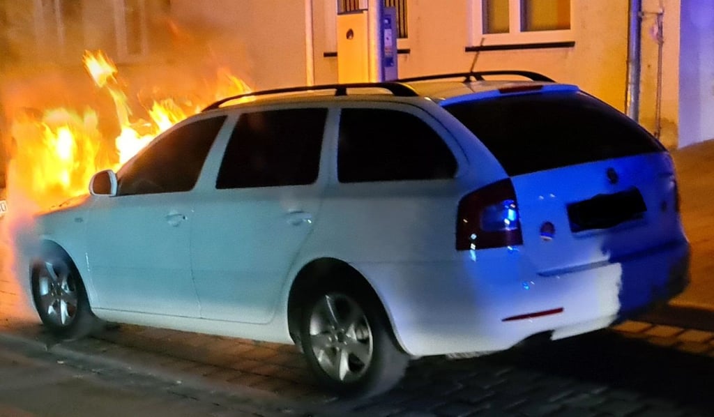 Ein am Ditfurter Weg in Quedlinburg geparkter Skoda brannte in der Nacht zum Sonntag (1. Oktober).