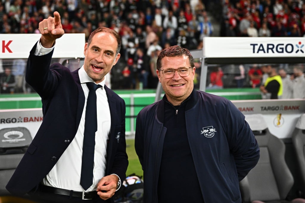 Laut Oliver Mintzlaff (l) sind Max Eberl und die Verantwortlichen von RB Leipzig nicht im Streit auseinandergegangen.